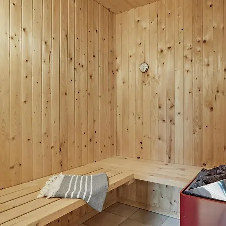 Dyrevenlig Bolig I Med Køkken * Jerup